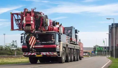 全球最富有吊裝公司 買吊車算什么？3000噸起重機(jī)我們自己做！